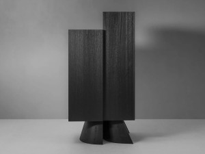 Шкаф из дуба с распашными дверцами