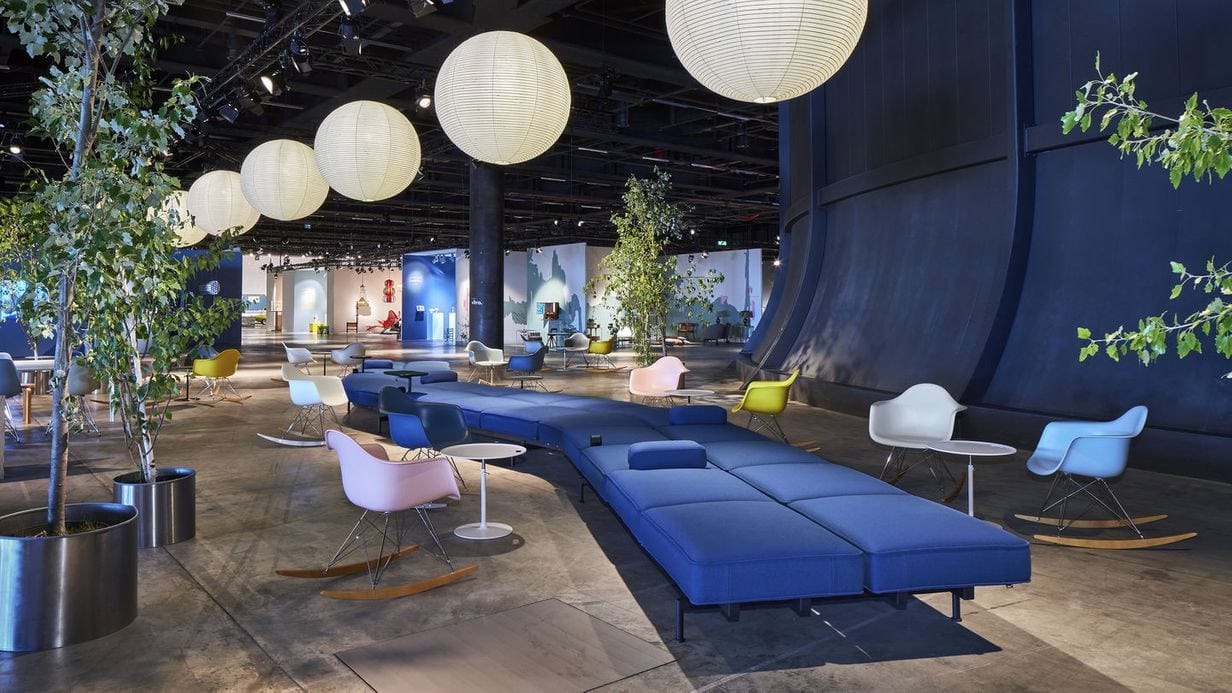 Мягкое тканевое кресло-качалка с подлокотниками VITRA Eames Plastic Chair ARCH-00023828 - Вид №11