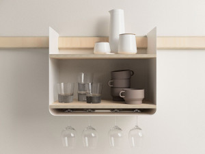 Стальная и деревянная кухонная посуда