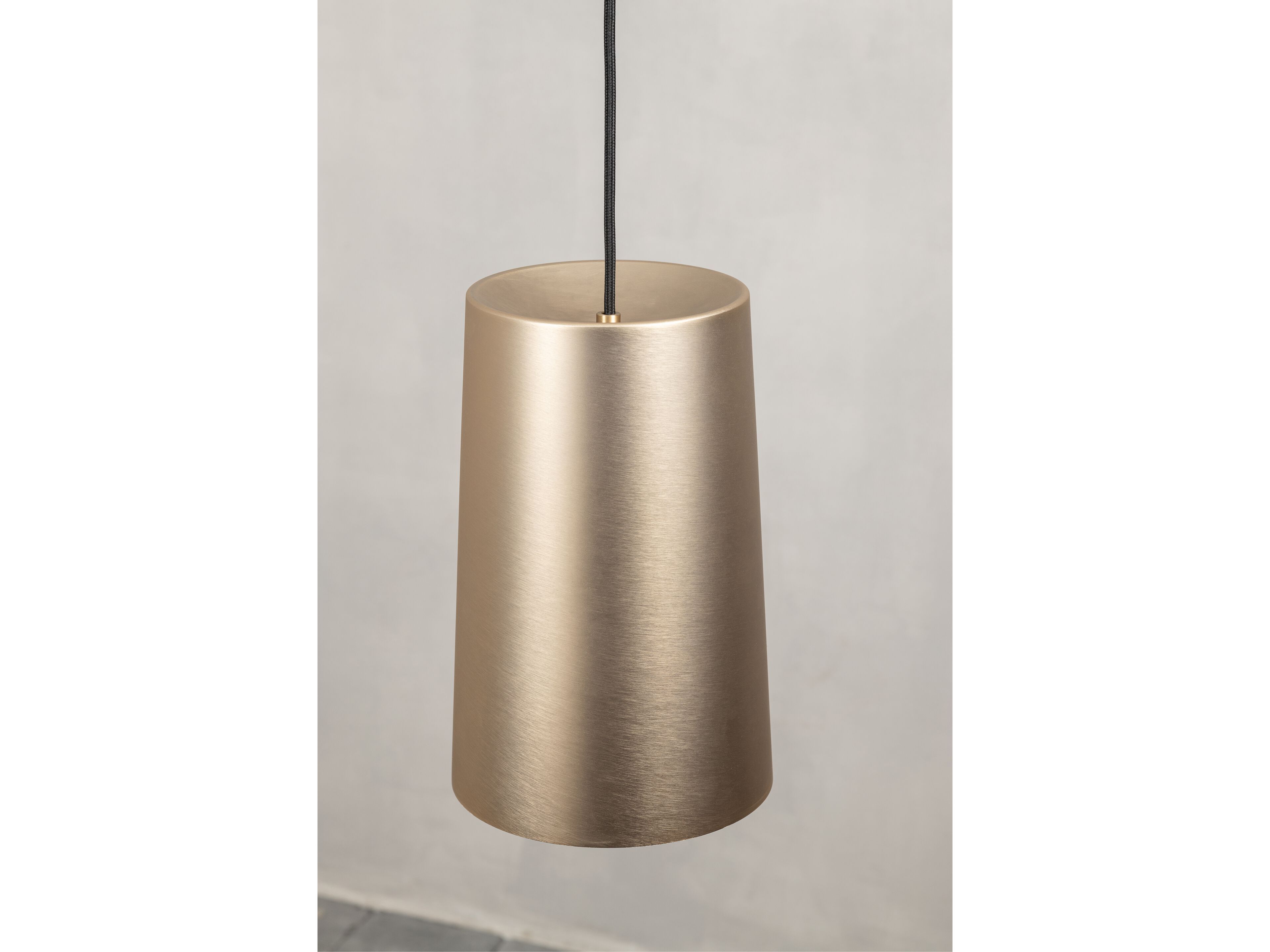 Металлический светодиодный подвесной светильник Hind Rabii 3X3X3 ARCH-00040984 - Вид №1