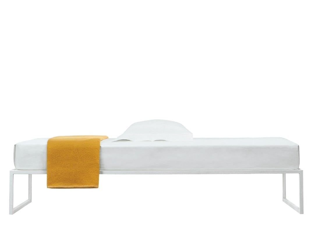 Окрашенная металлическая кровать CAPPELLINI Fronzoni ' 64 ARCH-00078857