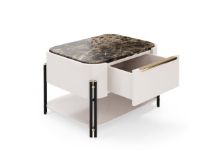 Деревянная тумбочка с ящиками