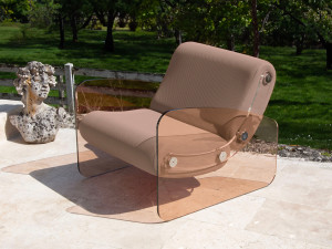 Кресло с подлокотниками