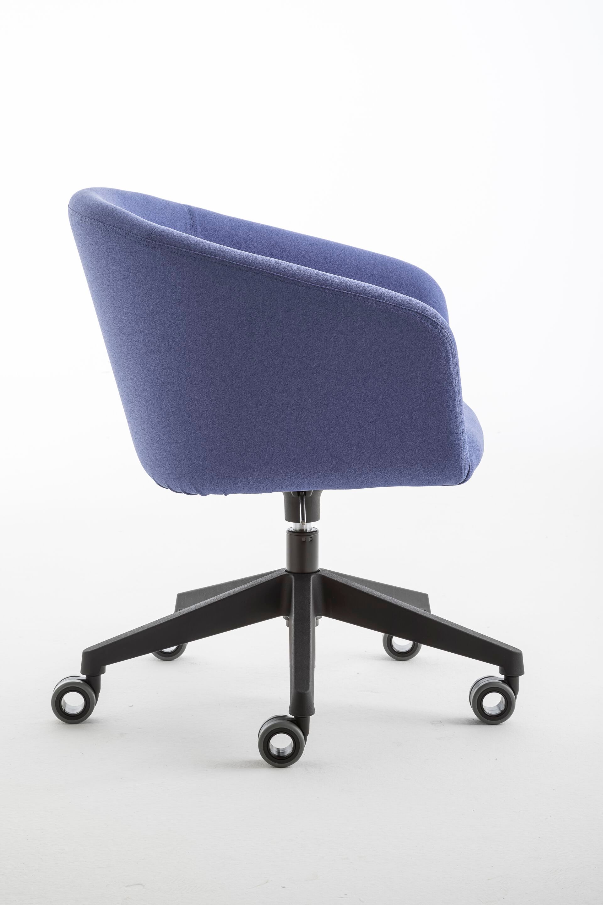 Тканевый стул с колесами с подлокотниками Luxy ARCH-00021739