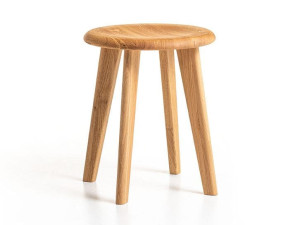 Твердый деревянный низкий стул