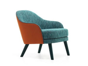 Тканевое кресло с подлокотниками