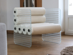 Кресло с подлокотниками