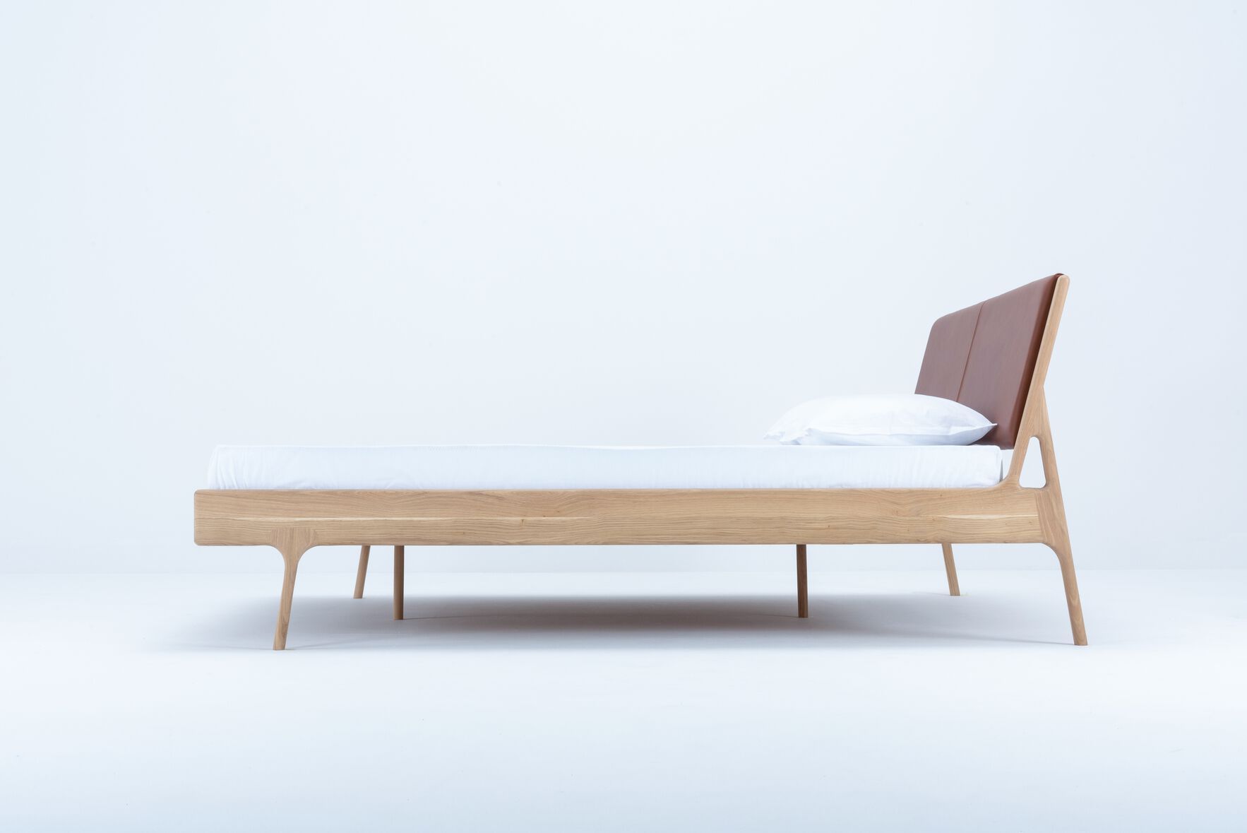 Дубовая двуспальная кровать Gazzda Fawn ARCH-00085993 - Вид №56