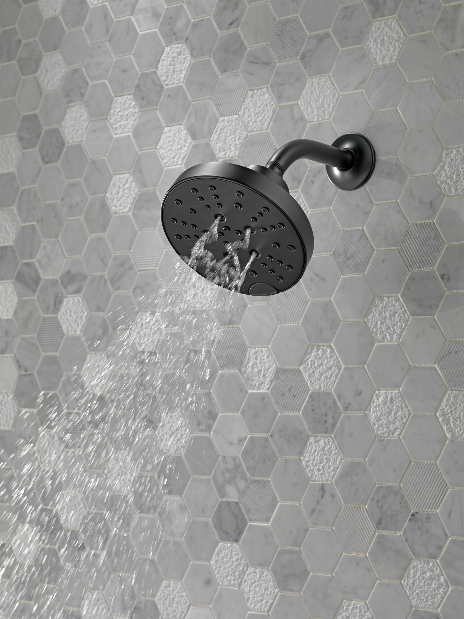 75568BL H2Okinetic® 5-регулировочная душевая лейка Delta Faucet DELTA Матовый черный - Вид №6