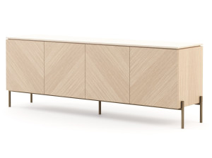 Деревянный шкаф с распашными дверями