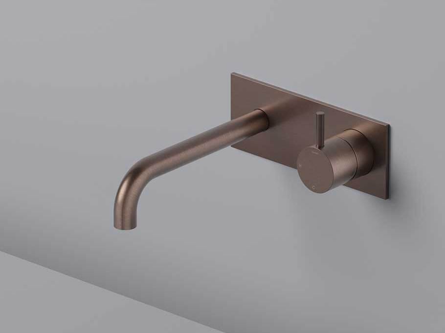 Латунный настенный смеситель для раковины с пластиной Hotbath Cobber ARCH-00117077