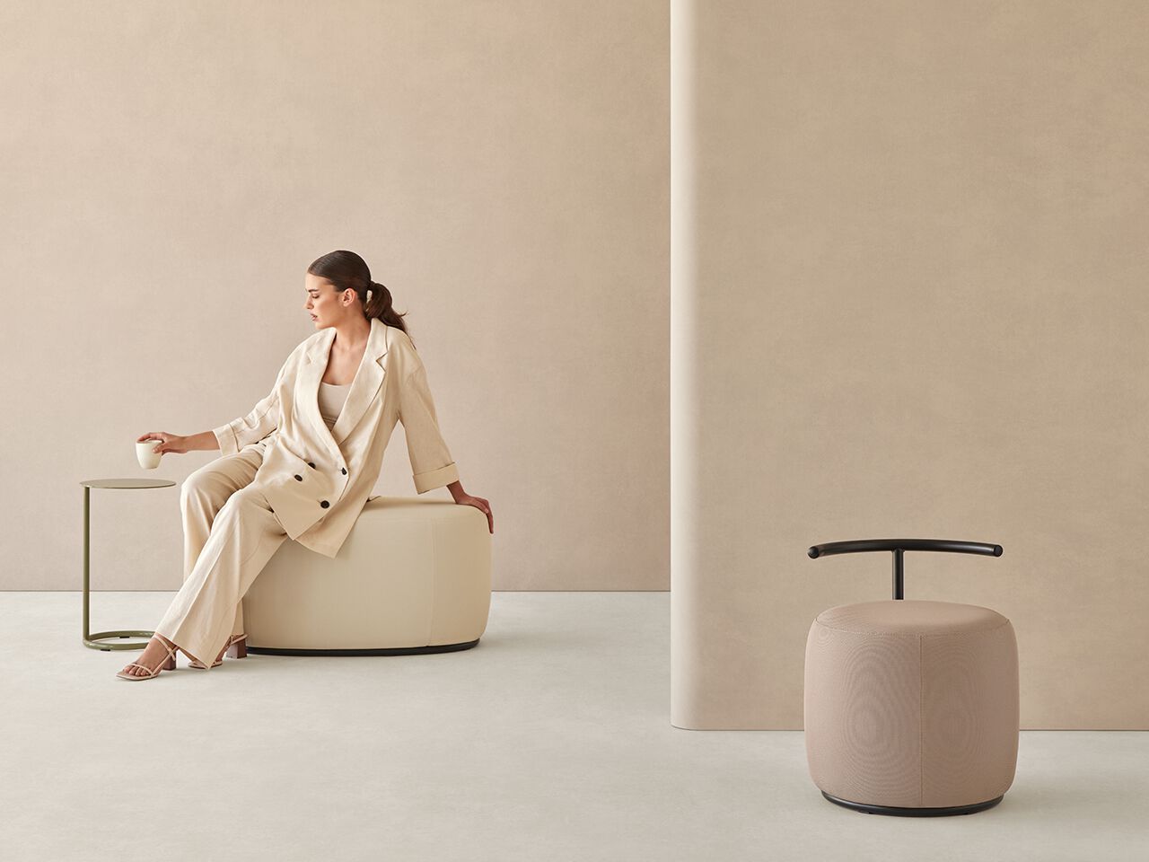 Овальный пуф из ткани Mobboli Tibo ARCH-00030716 - Вид №1