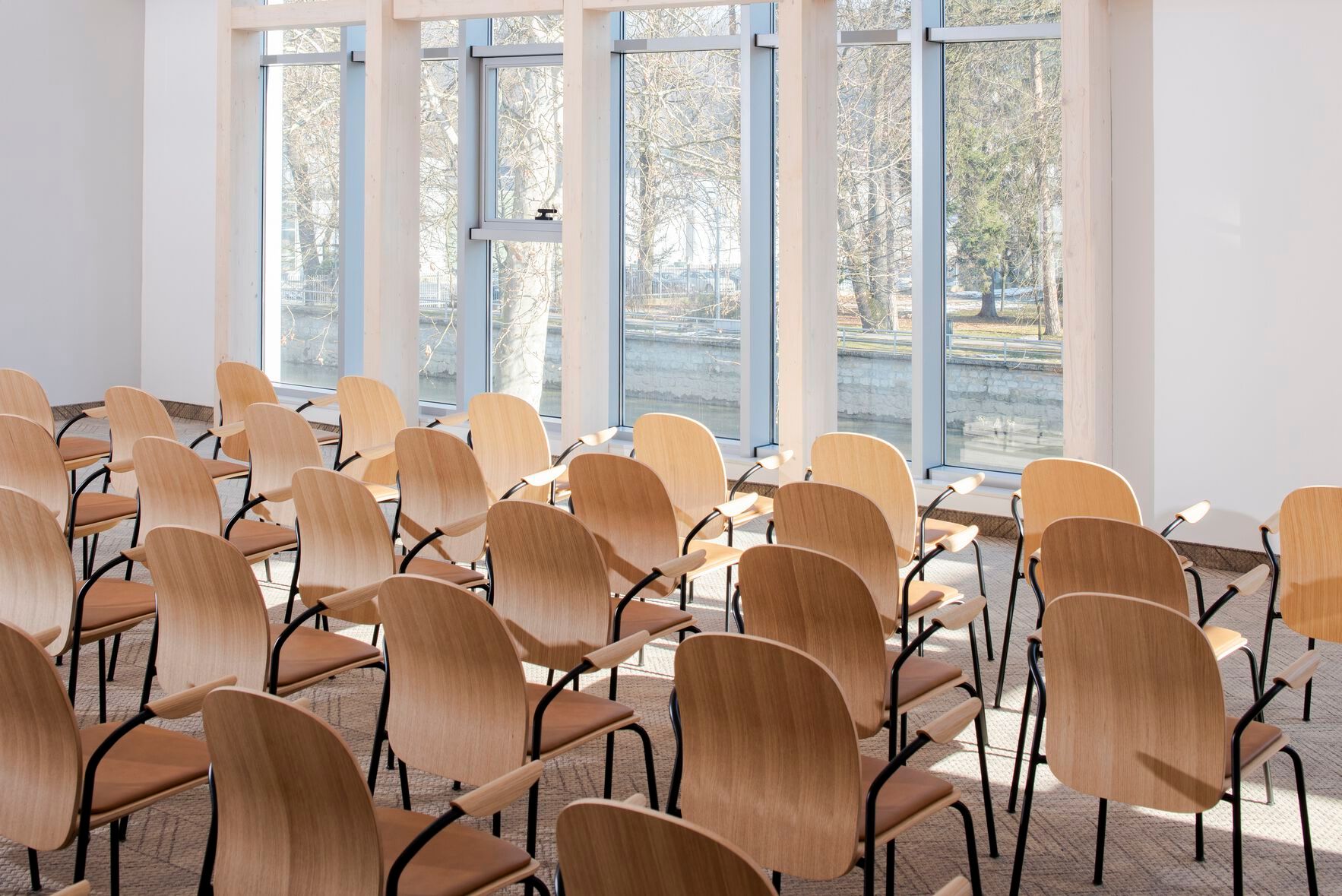 Штабелируемый стул из грецкого ореха с подлокотниками Gazzda Book ARCH-00126870 - Вид №15