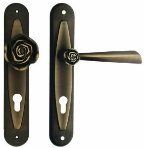 LINEA CALI' Латунная ручка в классическом стиле на пластине с накладкой Rose