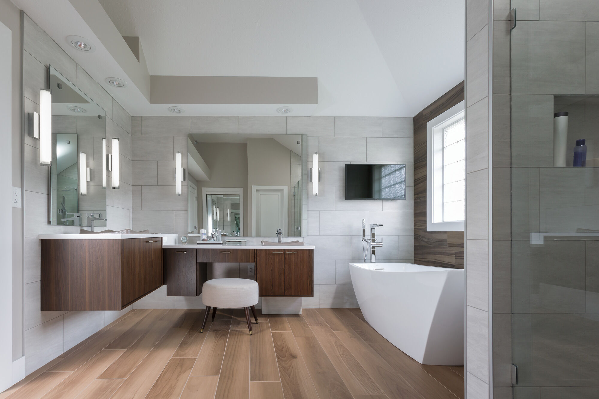 T4768-FL Однорычажный напольный носик с изливом для ванны с ручным душем Delta Faucet Ara Хром - Вид №2