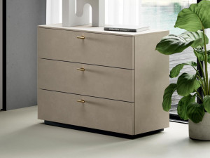 Двустворчатый комод со встроенными ручками