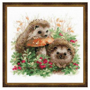 1469 Набор для вышивания Ежики в бруснике 25 х 25 см RIOLIS Сотвори Сама