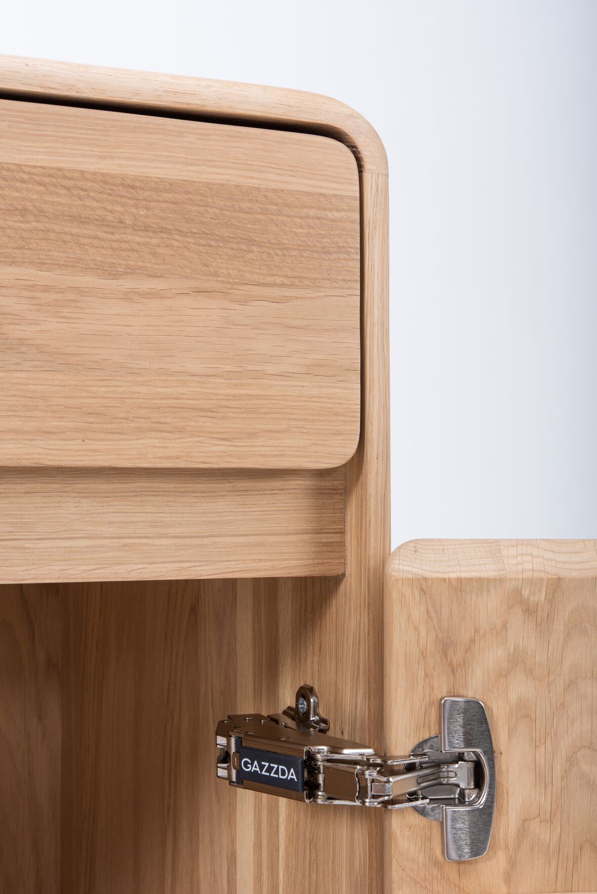 Шкаф из дуба с распашными дверцами Gazzda Fawn ARCH-00118896 - Вид №2