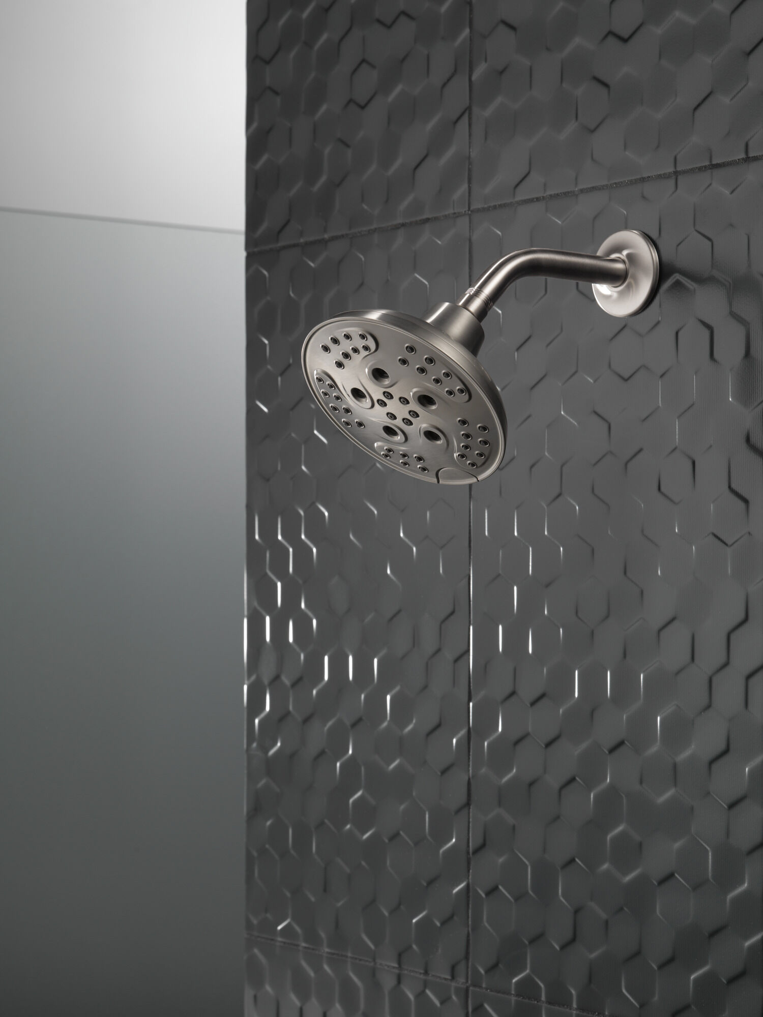 H2Okinetic® Переходная душевая лейка Raincan с 5 настройками Delta Faucet 52666-SS - Вид №11