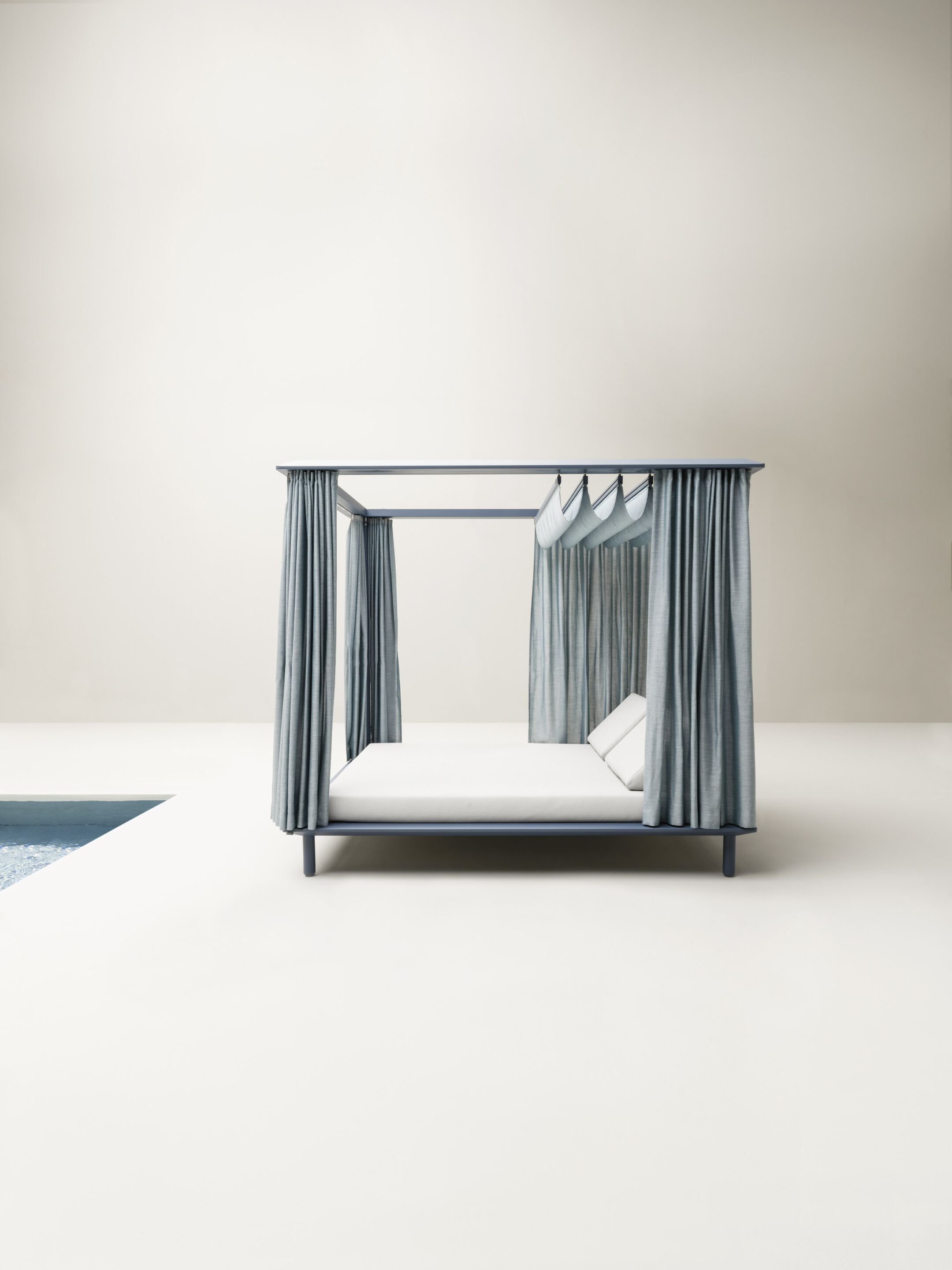 Кровать с балдахином из акриловой и алюминиевой ткани Varaschin Sunmoon ARCH-00069150 - Вид №1