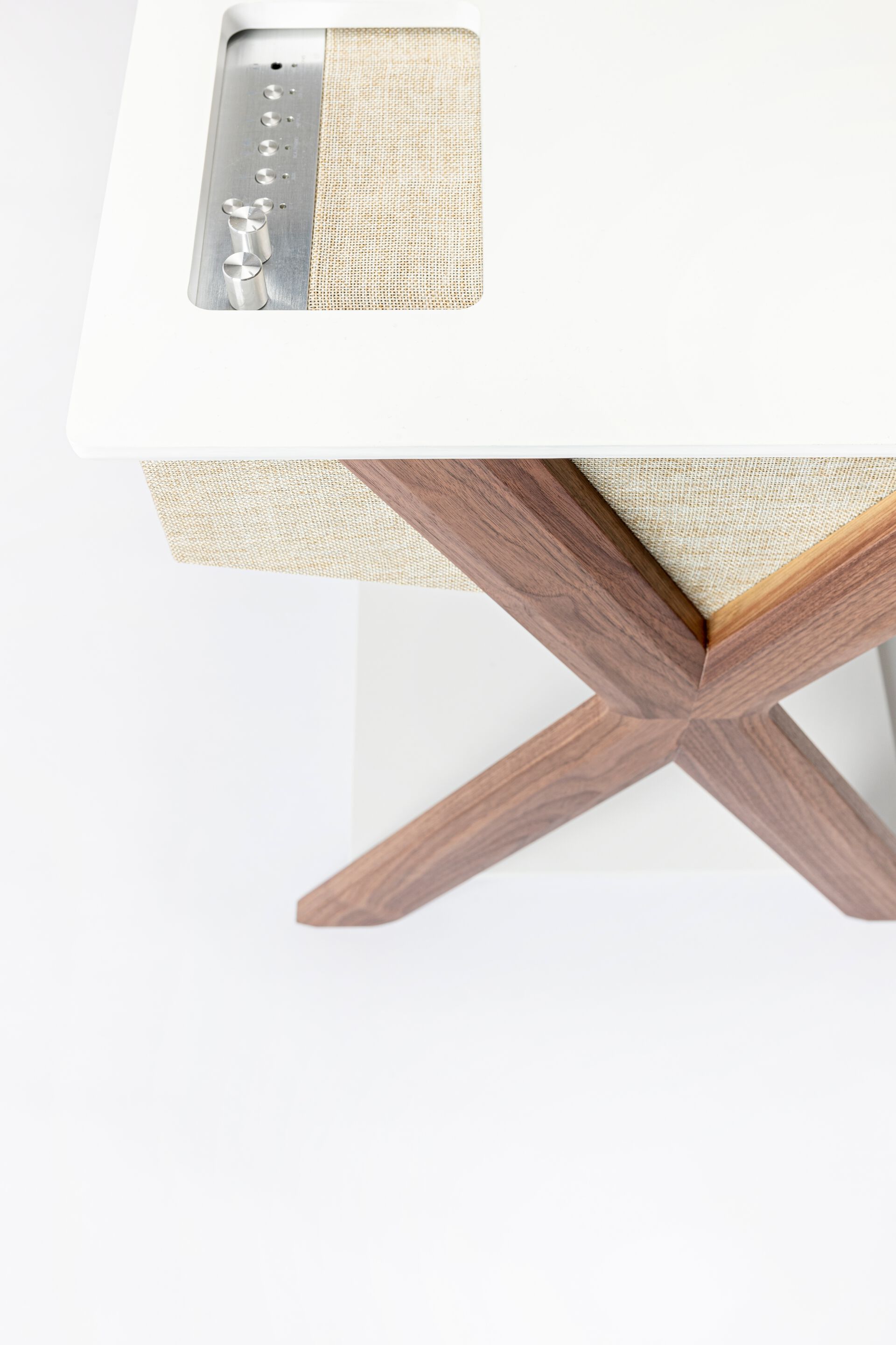 Акустический динамик из орехового дерева с поворотным столом La Boite concept LX X ARCH-00005478 - Вид №6