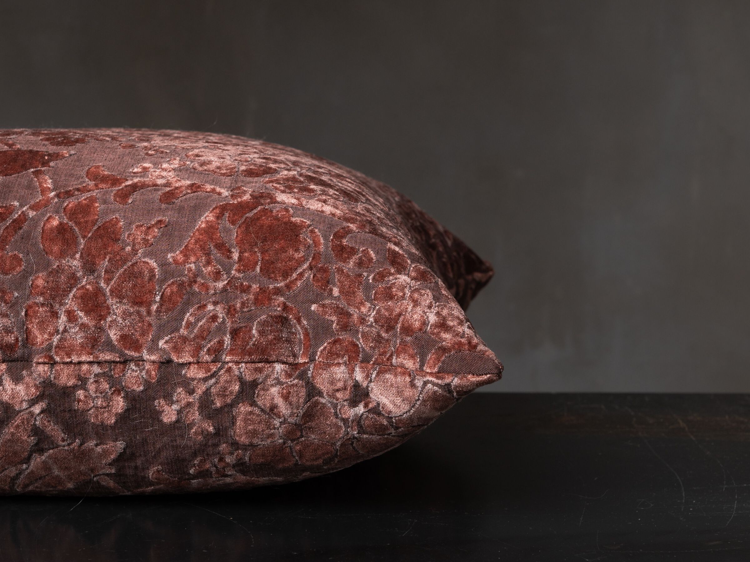 Квадратная подушка The House of Lyria CORONILLE ARCH-00001477