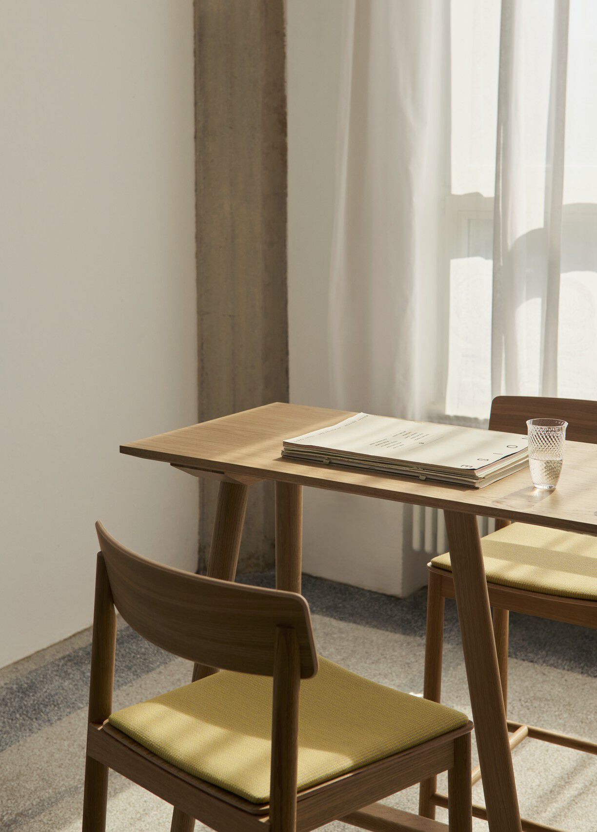 Твердый деревянный барный стул с мягким сиденьем &Tradition Betty ARCH-00140358 - Вид №7