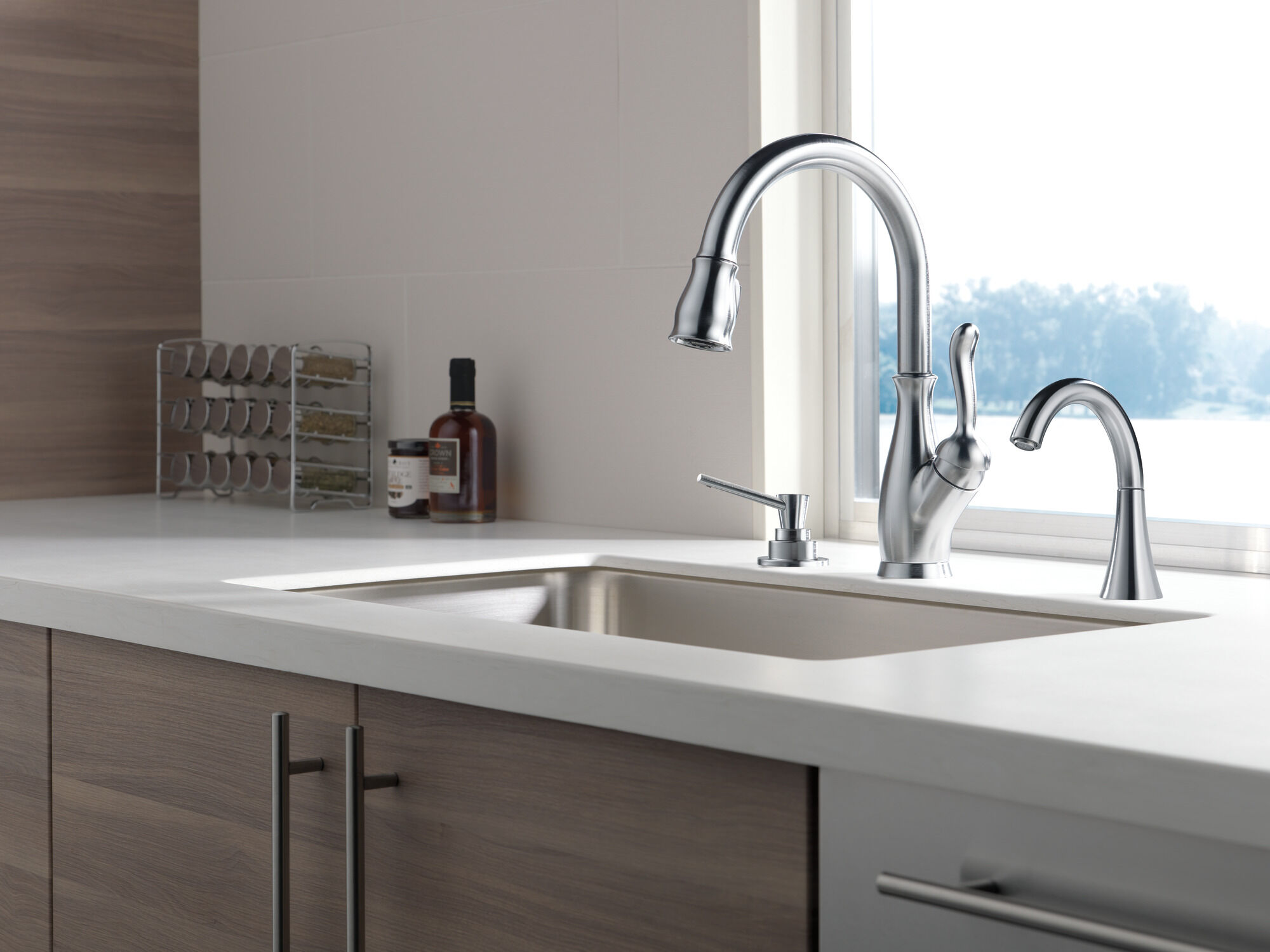 RP1001AR Дозатор мыла / лосьона Delta Faucet Signature Арктическая нержавеющая сталь - Вид №1