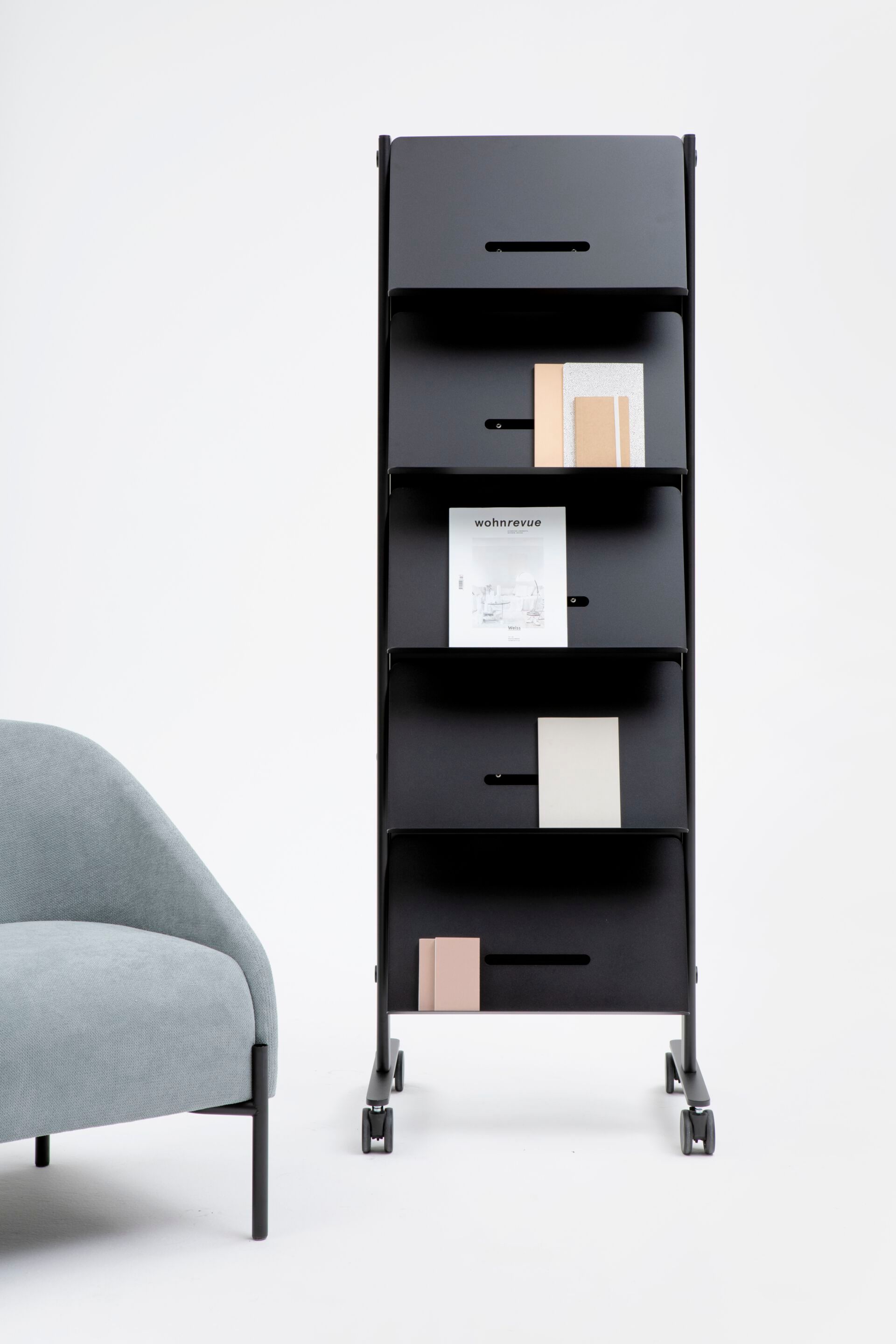 Алюминиевая стойка для журналов с порошковым покрытием с колесами Cascando Round20 ARCH-00039248 - Вид №3