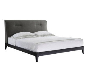 Кровать с высоким изголовьем