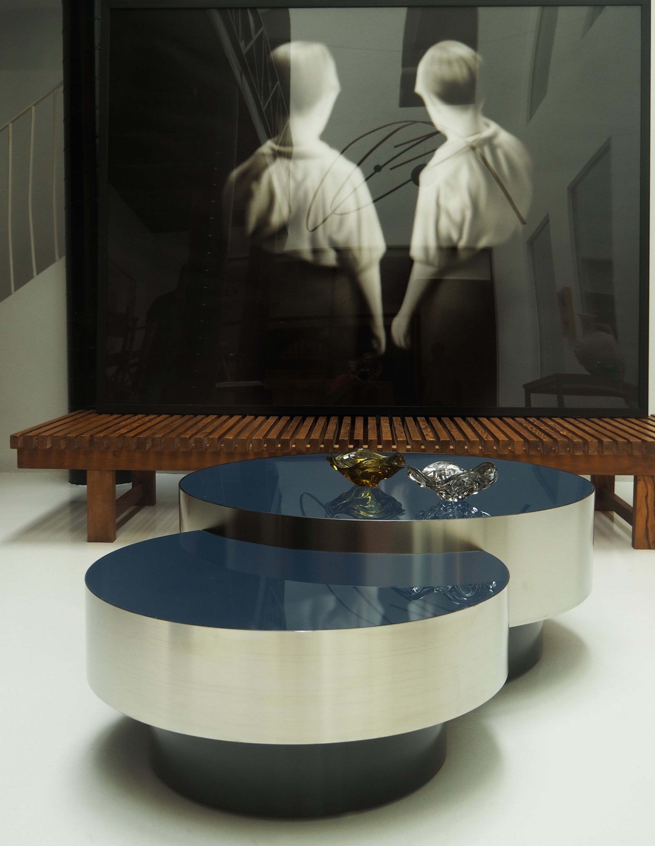 Набор журнальных столиков из ламинированного стекла и металла с цоколем Jover+Valls Antique Boutique-Luna ARCH-00012576 - Вид №1