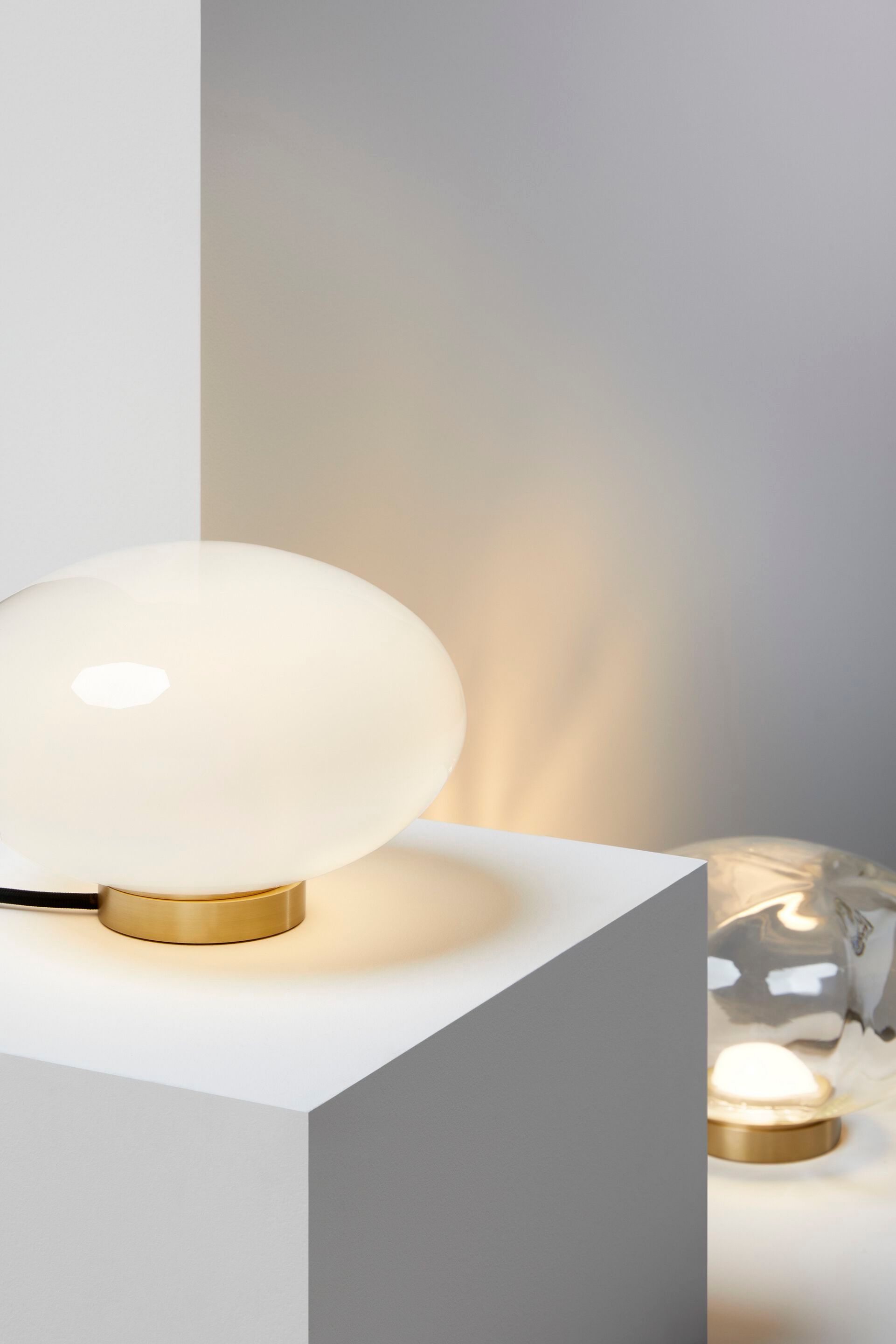 Стеклянная светодиодная настольная лампа с регулируемой яркостью Ross Gardam Aeris ARCH-00122460 - Вид №5