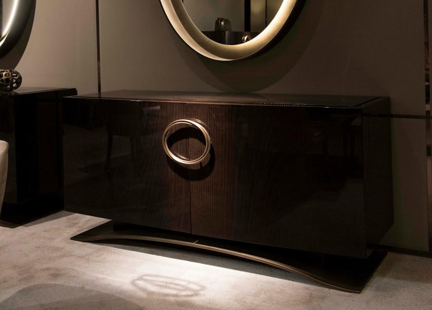 HUGUES CHEVALIER Буфет из лакированного дуба с распашными дверцами Haussmann Lid 1663 - Вид №1