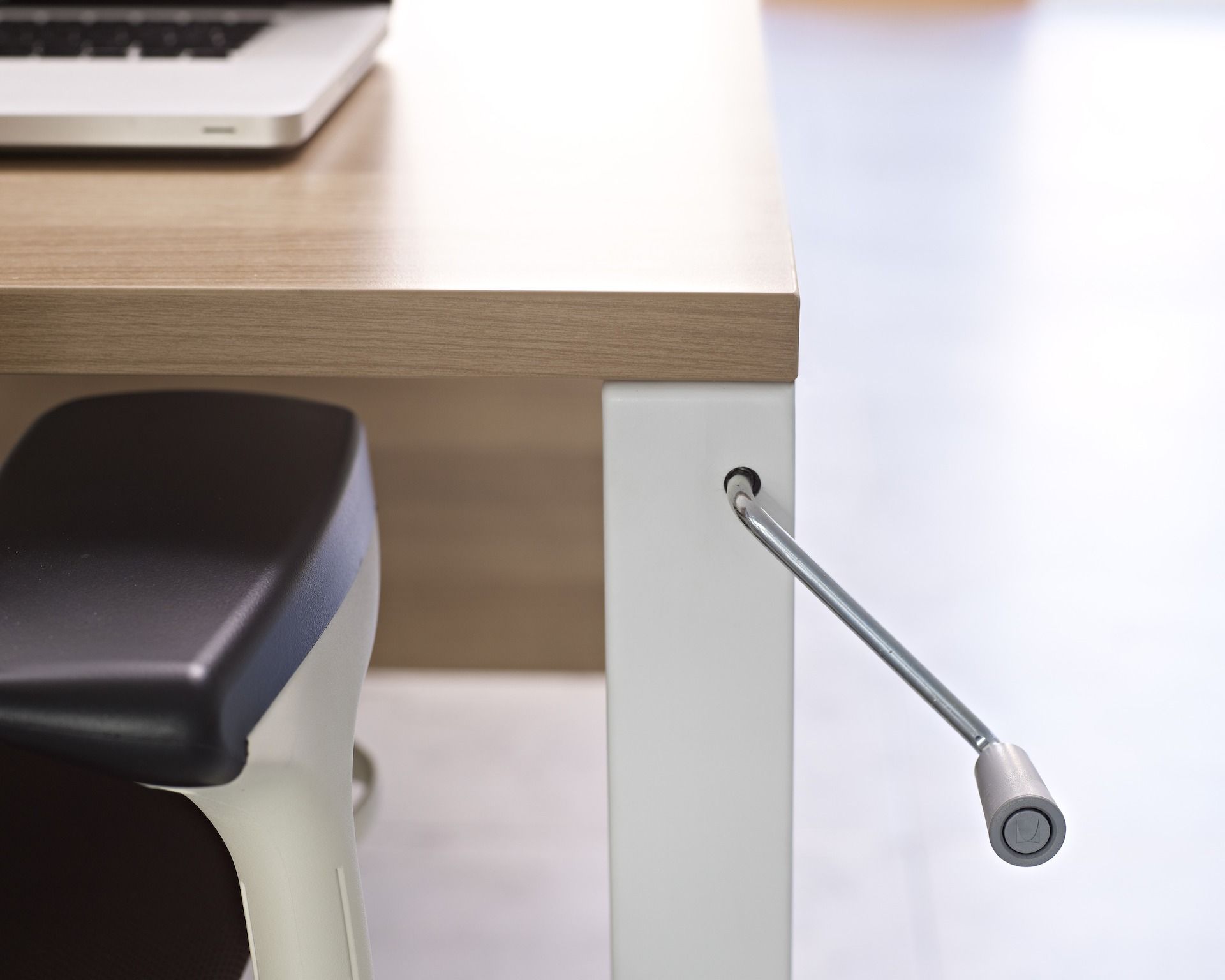 Стол с регулируемой высотой и звукопоглощающими перегородками Herman Miller макет студии ARCH-00126839 - Вид №45