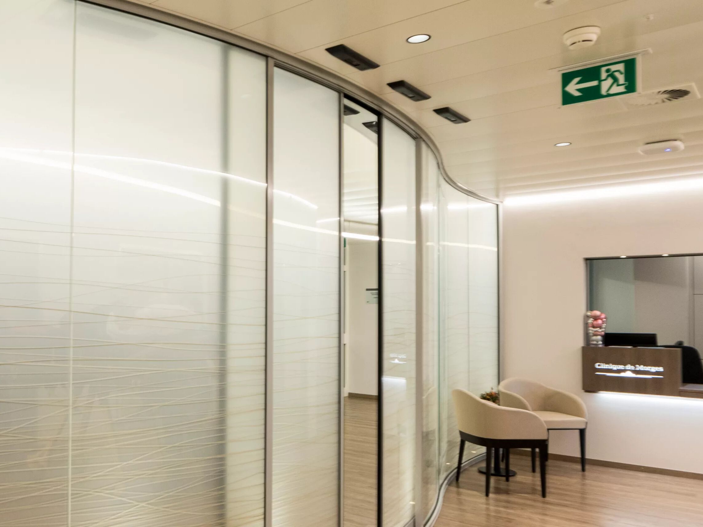 Изогнутая раздвижная дверь ASSA ABLOY Entrance Systems автоматические раздвижные двери ARCH-00056357 - Вид №1