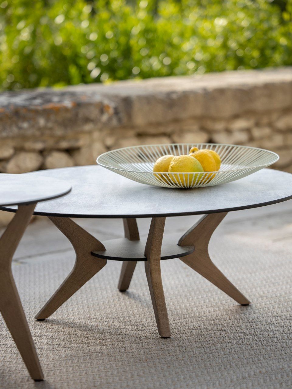 Деревянный круглый журнальный столик Les Jardins® ARCH-00088751 - Вид №1