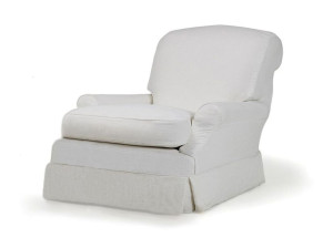 Тканевое кресло с подлокотниками