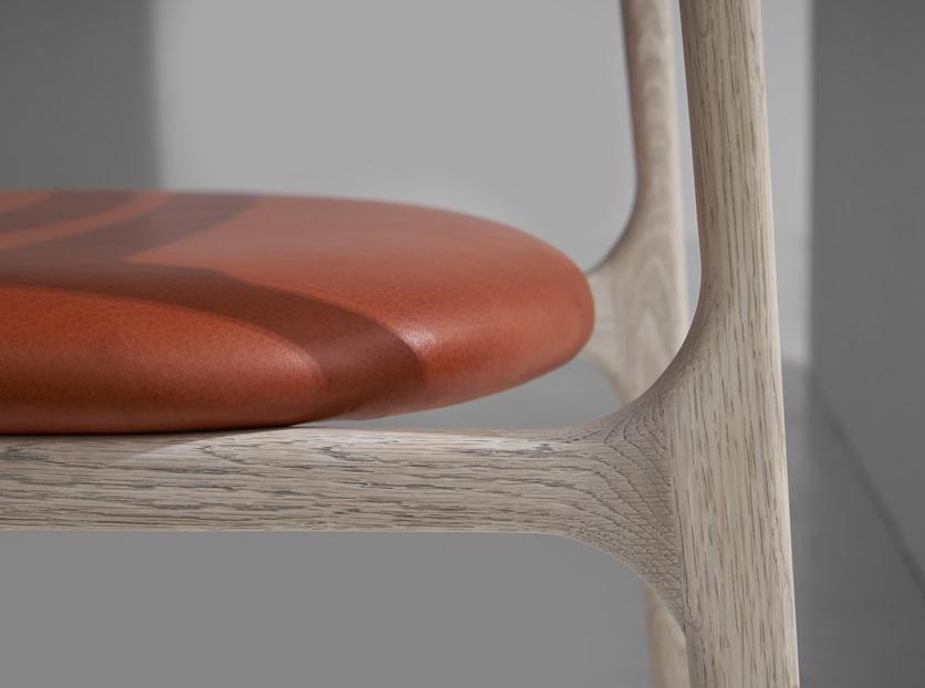 District Eight Стул из дуба со встроенной подушкой  M2011  - Вид №6