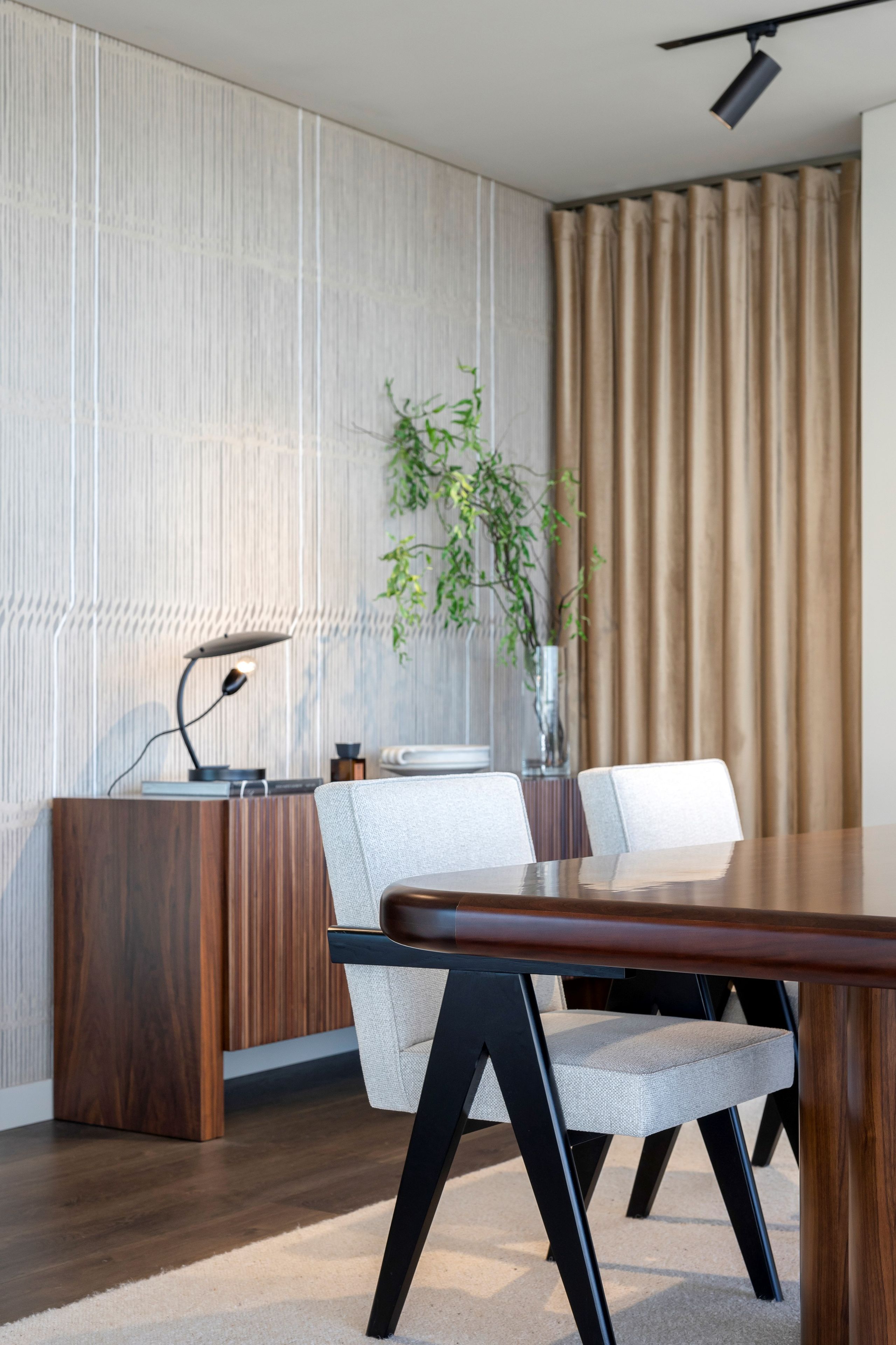 Прямоугольный обеденный стол из грецкого ореха Stylish Club Natur ARCH-00059321 - Вид №4