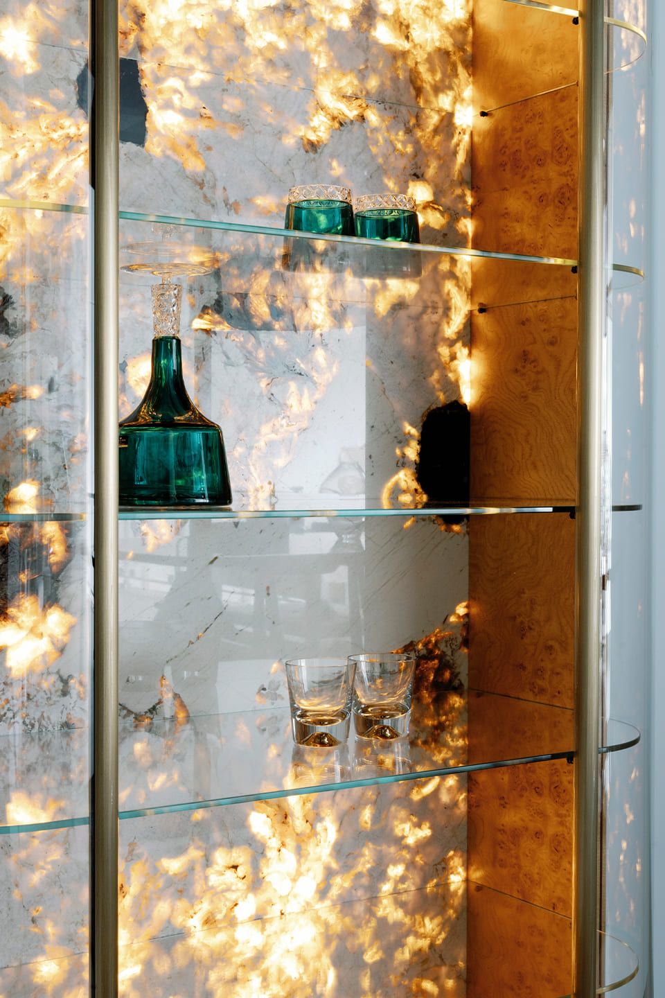 Витрина со встроенным освещением Greenapple PENEDO ARCH-00039957 - Вид №9