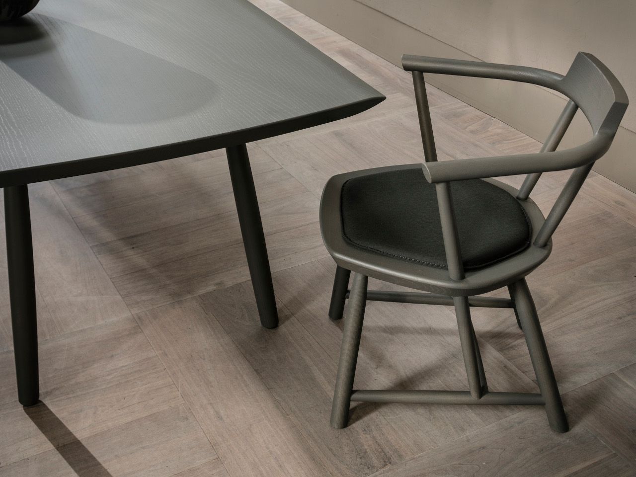 Прямоугольный обеденный стол из массива дерева Linteloo Oiseau ARCH-00138453 - Вид №5