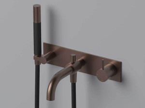 Смеситель для ванны из латуни с ручным душем и шлангом