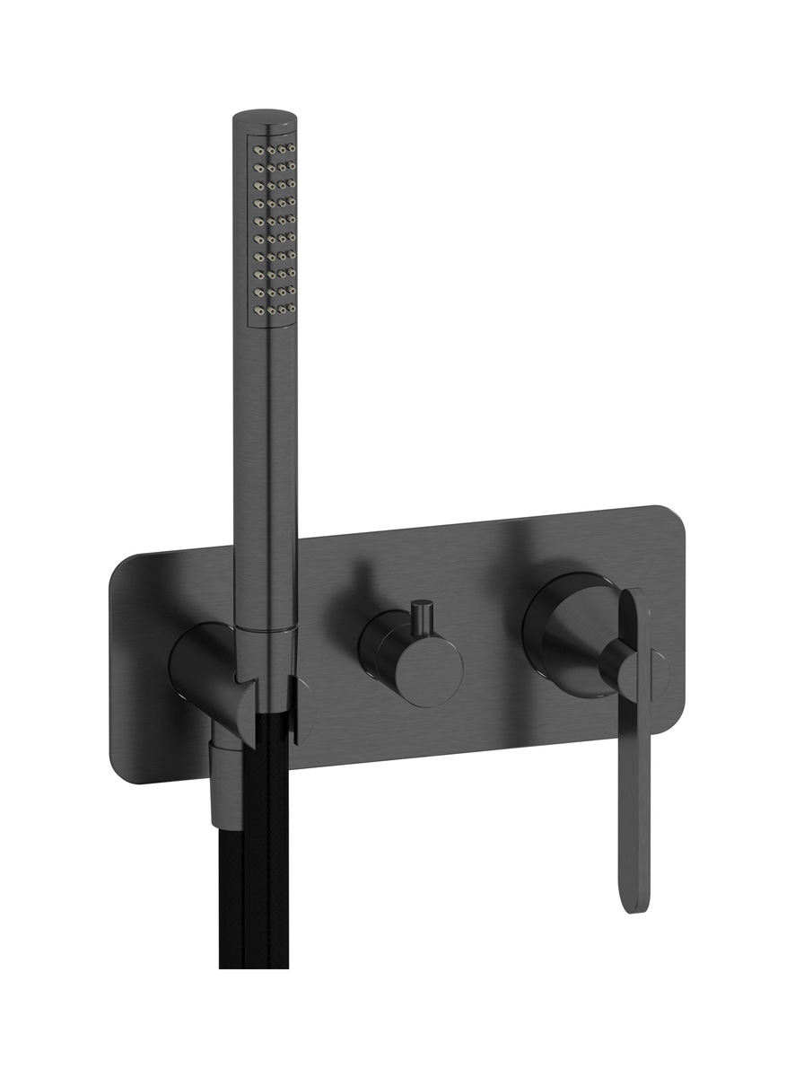 Внешние части встроенного в стену смесителя на 3 потребителя в комплекте с душевым гарнитуром. WE ARE IB oh406cs Brushed Black Chrome Soho