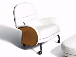 Тканевое кресло с колесами