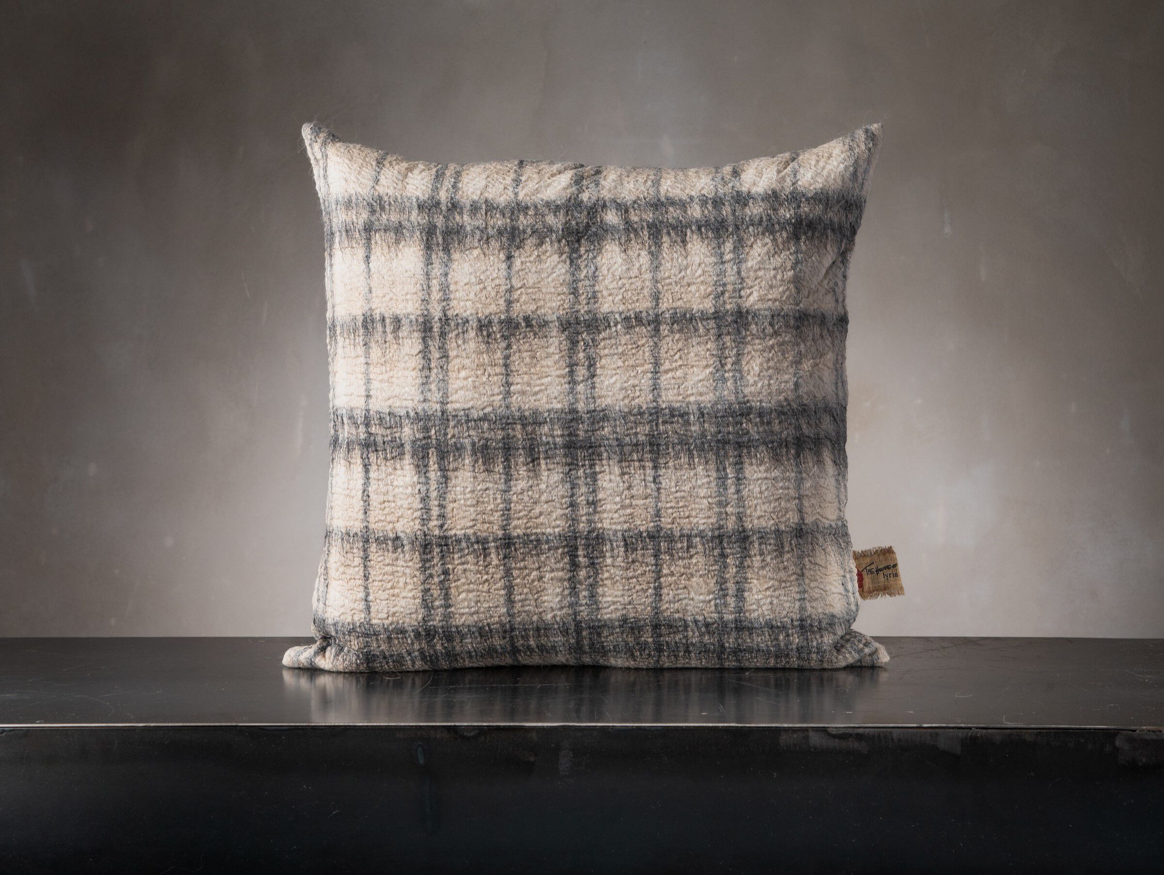 Квадратная подушка из альпаки The House of Lyria MERCURIALE ARCH-00033410