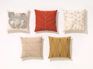 Квадратная подушка из ткани