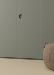 Деревянный шкаф