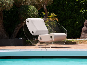 Кресло с подлокотниками