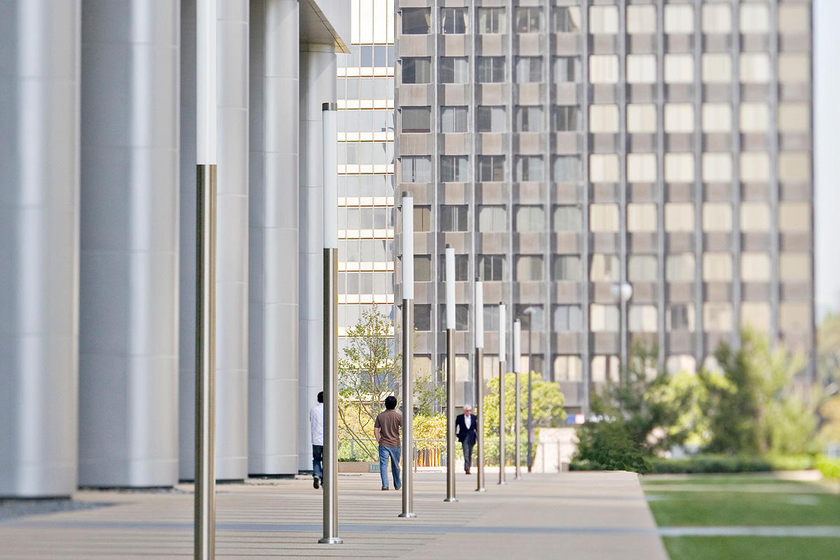 FSRT251 Световая колонна пешеходного освещения  Forms-surfaces  - Вид №1