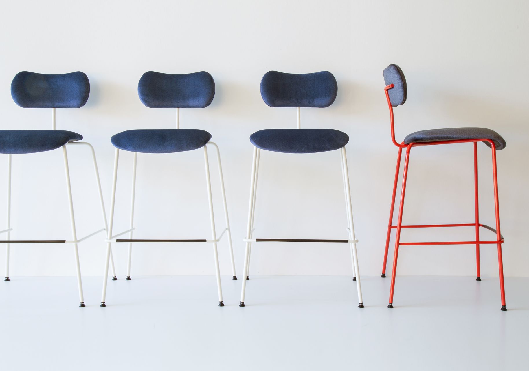 Высокий стул с тканевой подкладкой с подставкой для ног JOB’S Nod ARCH-00060781 - Вид №2